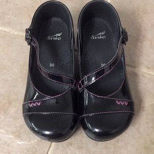 Dansko girls patent leather buckle clogs